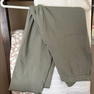 aerie Olive Green cropped Pants
